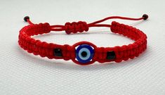 Pulsera ajustable de mal de ojo - Etsy Handmade Adjustable Evil Eye Bracelet For Friendship, Handmade Adjustable Braided Bracelets, Handmade Adjustable Braided Round Bracelets, Handmade Adjustable Round Bracelets, Handmade Adjustable Evil Eye Bracelet For Festivals, Handmade Adjustable Wristband For Beach, Handmade Red Adjustable Friendship Bracelets, Handmade Adjustable Festival Wristband, Handmade Adjustable Red Wristband