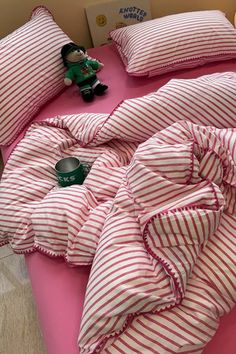 Sweet Hot Pink Stripes Bedding Set for Dorm Room Pink And Red Bedroom Ideas, Hot Pink Sheets, Hot Pink Bedding, Preppy Decor, Pink Duvet, Striped Bedding, Patterned Bedding, Herringbone Stitch, Shabby Chic Farmhouse