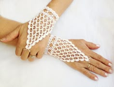 Lace minette Ivory Gloves, Fingerless Gloves Crochet Pattern, Gloves White, Glove Pattern, Bracelet Crochet, Crochet Gloves Pattern, Gloves Pattern, Crochet Wedding, Bridal Gloves