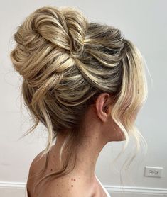 Bridesmaid Hair That Will Stay, Front Updo Hairstyles Wedding, Midi Updo Bridal Hair, Wedding Hairstyles With Bangs, Bun With Bangs, Chignon Simple, High Bun Hair, Bridal Bun