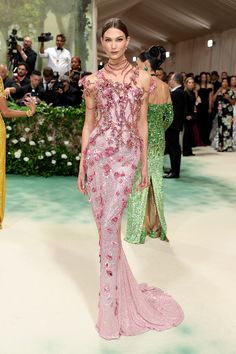 For the first time ever, we presented Swarovski couture looks at the 2024 Met Gala. Friends of the House Karlie Kloss, Irina Shayk, Imaan Hammam, and Anok Yai wore one-of-a-kind ensembles designed by Global Creative Director Giovanna Engelbert that were inspired by elements of Nature for the dress code "The Garden of Time".  Karlie Kloss bloomed as a crystal Flower in a pink couture gown that appeared to morph into jewelry from our Florere and Millenia families. #Swarovski #MetGala Karlie Kloss Met Gala, Anok Yai, Imaan Hammam, Couture Looks, Column Skirt, Silk Tulle, Demi Moore