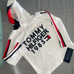 Nwt Never Been Worn 2t Hooded Tops With Logo Print For Spring, White Hoodie T-shirt For Winter, White Graphic Print Hooded Top, White Hooded Top With Graphic Print, White Hooded Tommy Hilfiger Hoodie, White Hooded Top With Logo Print, Casual Hooded Top By Tommy Hilfiger, Casual Tommy Hilfiger Hoodie Top, Tommy Hilfiger Casual Hoodie Top