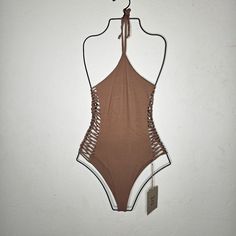 Stone Fox Swim Fella One Piece Swimsuit Rawhide/Brown Size Xs - Nwt Brown Stretch Bodysuit, Brown One-piece Swimwear For Summer, Brown Stretch Summer Bodysuit, Summer Brown Stretch Bodysuit, Brown Backless Swimwear For The Beach, Brown Backless Beachwear Swimwear, Brown Beachwear Swimwear For Spring, Chic Brown Stretch Swimwear, Brown Backless Swimwear For Summer