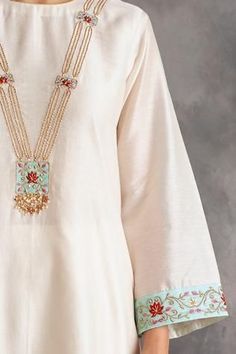 Aza Fashion Outfits 2024 Suits, Aza Fashion Outfits, Machine Work Embroidery, Jewel Embroidery, Tassels Fashion Clothing, Sleeveless Blouse Designs, Clothes Embroidery Diy, Kurta For Women