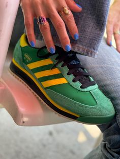 Adidas SL 1972 Sneakers High Low Fashion, Street Style Vintage, Chic Streetwear, Sneakers Men Fashion, Fashion Streetwear, S N, Outfits Ideas, Streetwear Fashion, Men Fashion