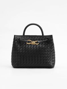 Details Composition: 100% Polyurethane Size Fit Fit Type: Regular Fit Length: 25CM, Width: 10CM, Height: 20CM Cm Inch Size One Size One Size Care Instructions None Goyard Tote Bag, Stylish Bag, Handle Bag, Black Handbags, Maternity Bag, Womens Tote Bags, Casual Outfit, Handbag Accessories, Shoulder Bag Women