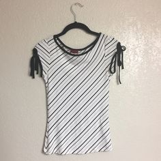 Size: Small. Brand: Knitenjin. New Without Tags, Never Worn. White Short Sleeve Top With Black Diagonal Stripes Of Varying Thickness. Also Features A Black Neckline And Black Sleeve Ends With Strings For Tying. Measures Approx. 12in Wide At The Waist Laid Flat, And 21.5in Long From Top Of Shoulder To Bottom Hem. 92% Polyester, 8% Spandex. Made In The Usa. Hand Wash Cold Water. White Casual Knit Blouse, Fitted White Knit Blouse, Casual White Knit Blouse, White Knit Blouse With Crew Neck, White Short Sleeve Tops, Diagonal Stripes, White Short, Striped Blouse, Short Sleeve Top