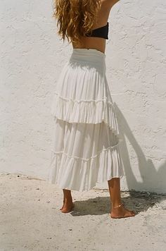 White Flowy Skirt Outfit, White Flowy Skirt, White Skirt Summer, White Ruffle Skirt, Convertible Skirt, White Skirt Outfits, Festival Outfits Rave, White Long Skirt, White Midi Skirt