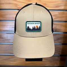 Structured 6-panel trucker cap. Patch Hat, Trucker Cap, Forest, Outfit Accessories, Sports, Hats, Black