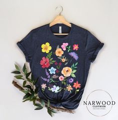 Floral T-shirt Botanical Shirt Flower T-shirt Vintage - Etsy Botanical Tshirt, Botanical Shirt, Vintage Botanical Prints, Flower Shirt, Vintage Botanical, Botanical Print, Graphic Shirt, Hand Designs, Floral Shirt