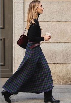 Skirt And Leggings Outfit, Checked Skirt Outfit, Boots Skirt, Plaid Maxi Skirt, Maxi Skirt Outfit, Cozy Winter Fashion, Outfit Inspo Spring, Checked Skirt, Maxi Skirt Outfits