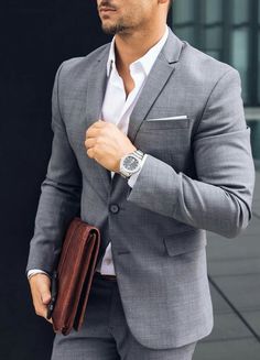 Formal Dress For Men Classy And Elegant. Summer Business Attire, Der Gentleman, Light Grey Suits, Mode Tips, Mens Fashion Business, Casual Fridays, Mens Fashion Edgy, Mens Fashion Smart