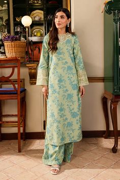 Plazo Suit Neck Design, Pakistani Dresses Daily Wear, Long Cord Set Design, Winter Kurti Design, Lawn Suit Design 2024, Long Cord Set, Long Shirt With Plazo, Simple Pakistani Dresses Casual, Moon 2024