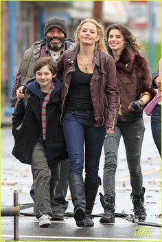 the actress and her children are walking down the street