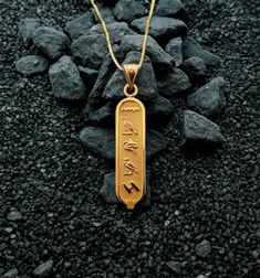 Double Sided Gold Cartouche Necklace, Your Name in Heiroglaphic & English, Personalised Cartouche Pendant, Customized Cartouche Jewelry.This Personalized Double side Gold Cartouche Pendant will carry your name in English on one side and Converted into the Ancient Egyptian Hieroglyphic language on the other side up to 12 characters on Each Side.The Cartouche has a modern ageless look eye-catcher. A perfect gift fit everyone and any occasion.• Material: Our Cartouche necklace is handcrafted us Egyptian Jewelry Modern, Egyptian Language, Egyptian Cartouche, Cartouche Necklace, Pendants For Men, Ancient Egyptian Hieroglyphics, Egyptian Gold, Egyptian Hieroglyphics, Egyptian Jewelry