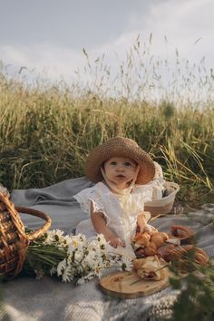 Outdoor Boho Family Photoshoot, Creative First Birthday Photoshoot, 4 Year Photoshoot, Panty Hose Over Camera Lens Photography, Prop For Photoshoot, Flower First Birthday Photoshoot, 1st Birthday Portraits, Babys First Birthday Photoshoot, Family Photo Picnic