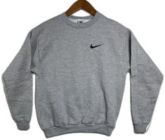 Casual Nike Cotton Sweater, Nike Cotton Sweater For Streetwear, Nike Crew Neck T-shirt For Fall, Basic Nike Sweatshirt With Crew Neck, Nike Crew Sweater For Streetwear, Basic Nike Tops For Fall, Nike Basic Tops For Fall, Nike Letter Print Crew Neck Sweatshirt, Nike Crew Neck Sweatshirt With Letter Print