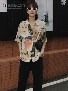 Japan Street Style Women, Japanese Streetwear Women, Button Up Shirt Short Sleeve, Button Down Outfit, Japan Outfits, Latin Fashion, Outfits Edgy, Japanese Shirt, Office Casual Outfit