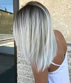 Platinový Blond, White Blonde Hair Color, Hair Winter, Balayage Blond, Icy Blonde Hair, White Blonde Hair, Blond Balayage, Dark Roots Blonde Hair, Light Ash Blonde