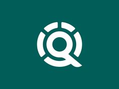 the letter q in a circle with an arrow on it's side, against a green background