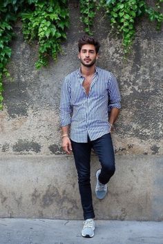 Don't let the summer heat cramp your style. Stay comfortable and cool with these versatile men's pants. #summerstyle #mensfashion Mens Fashion Summer Outfits, Blue Jean Outfits, Hipster Mens Fashion, Outfit Jeans, Mens Fashion Casual Outfits, Sneakers Men Fashion, Mens Fashion Summer