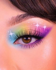 un maquillaje de fantasía para tu día a día Pastel Rainbow Makeup, Bi Pride Makeup, Cinco De Mayo Makeup, Colorful Makeup Ideas, Rainbow Eye Makeup, Pastel Eyeshadow, Rainbow Eyeshadow, Vibrant Makeup