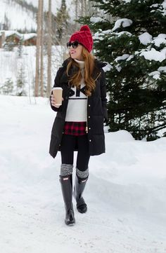 Grey Hunter Boots Outfit, Hunter Wellies Outfit, Hunter Boots Outfit Winter, Black Hunter Boots Outfit, Hunter Boots With Socks, Winter Outfits Canada, Tennis Shoe Outfits Summer, Sunglasses Celine