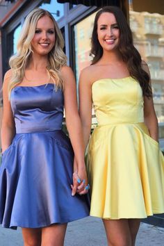 Yellow Wedding Party, Satin Prom Dress Short, Cute Short Prom Dresses, Casual Homecoming Dresses, Homecoming Dresses Yellow, Purple Homecoming, Yellow Homecoming Dresses, Strapless Homecoming Dresses, Simple Homecoming Dresses