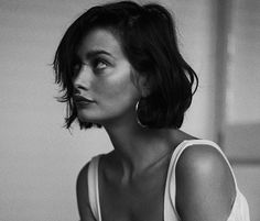 HOOP EARRINGS: A TIMELESS BASIC | Les trouvailles d'Elsa Black Haircut Styles, Taylor Lashae, Girl Short Hair, Grunge Hair, Hair Envy, Hair Dos, Hair Day, Pretty Hairstyles, Hair Cut