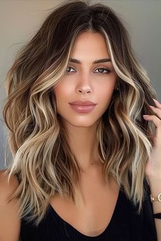 Balayage Vs Ombre, Dark Roots Blonde Hair Balayage, Summer Blonde Hair, Ombre Blond, Bronde Hair, Brunette Hair With Highlights, Dark Roots Blonde Hair, Brunette Balayage Hair