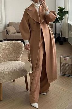 Woolen Coat Winter, Long Outerwear, Mode Mantel, Cozy Coats, Coat Women Fashion, Vintage Lanterns, Maxi Coat, Estilo Chic, Weave Style