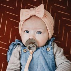 These baby turban hats are a perfect hospital hat for newborns as part of a coming home outfit. They are also a great unique baby gift for baby showers. Made from super soft cotton knit fabric. They have a comfortable stretch of about 1.5 inches. NEW neutral colored turban hats here >> https://etsy.me/3gyIcuEYou might also like our best selling headband here! >> https://etsy.me/3vdayyW>>SIZINGNewborn: 14"0-3 months: 15"3-12 months: 16.5"12-18 months: 17.5"18 months- 4T: 18.5"5T Baby Bow Hats, Cotton Turban, Baby Turban Hat, Fall Headbands, Infant Hat, Baby Winter Hats, Baby Turban, Toddler Headbands, Unique Baby Gifts