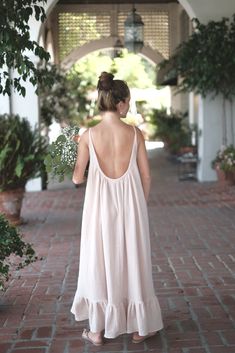 Slip Dress Maxi, Dress With Low Back, Romantic Maxi Dress, Slip Maxi Dress, Ariel Dress, Muslin Dress, Low Back Dresses, Dress Colors, Dress Stylish