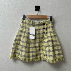 Brand New Casual Tweed Skirt, Casual Tweed Skirt For Winter, Chic Plaid Skirt For Spring, Casual Tweed Mini Skirt For Winter, Spring Plaid Chic Skirt, Spring Tweed Mini Skirt, Wool Yellow Plaid Skirt, Yellow Plaid Skirt, Zara Skirts