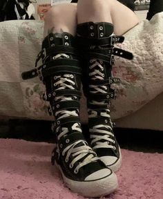 Knee High Converse, Scene Core, Black Converse, Scene Emo, Emo Scene, Ootd Style