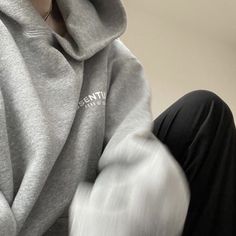 Hoodie Aesthetic, Gray Aesthetic, Girl Guides, Insta Photo Ideas, White Aesthetic, New Classic, Aesthetic Photo, Grey Hoodie