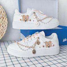 Bridal Shoes Sneakers, Shoes Design Ideas, Chain Shoes, Bridal Sneakers, Summer High Heels, Beads Accessories, Nike Fashion Shoes, Preppy Shoes, Pretty Shoes Sneakers