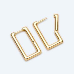 High quality gold/ rhodium plated brass hoop earring hooks, color not easily tarnish, lead nickel free Size: 25x14mm，pin 1mm Quantity: 4pcs Color: gold ❤ More gold plated brass items here: ❤ https://www.etsy.com/shop/Nbeads?search_query=GB ❤ More metal findings(brass, silver, alloy etc.) here: ❤ https://www.etsy.com/shop/Nbeads?section_id=6656259 Temple Jewelery, Earring Hoop, Brass Hoop Earrings, Brass Hoops, Fancy Jewellery, Earring Hooks, Gold Hoops, Ear Jewelry, Silver Roses