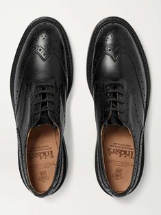 Luxury Brogue Detailing Loafers In Bridle Leather, Luxury Chic Oxfords With Brogue Detailing, Mens Brogue Shoes, Romika Shoes Men, Men’s Oxford Shoes, Classy Shoes For Men, Brogue Shoes Man, Black Brogues Outfit, Oxford Shoes Outfit Men