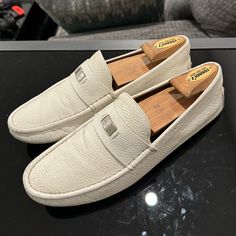 Good Condition With Some Wear And Tear. Kept In A Smoke-Free, Pet-Free Home. Gucci Leather Slip-on Shoes, Gucci Leather Shoes With Rubber Sole, Gucci Casual Loafers With Leather Sole, Casual Gucci Loafers With Leather Sole, White Leather Gucci Loafers, White Dress Shoes Men, White Dress Shoes, Shoes Gucci, Gucci Men Shoes