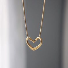 Two Ring Necklace, Minimalist Gold Pendant, Minimal Gold Pendant, Gold Heart Pendant Necklace, Gold Pendants Women, Gold Necklace Designs Simple, Pendant Gold Design, Neckless Gold, Gold Simple Necklace