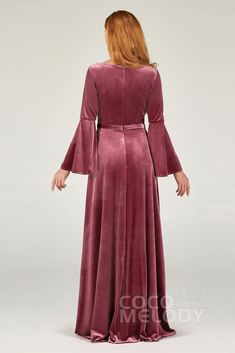 Square Velvet Bell Sleeve Bridesmaid Dress Split Pockets CB0370 | #Cocomelody #bridesmaiddresses #velvetdresses #velvetbridesmaiddresses #bridesmaiddresses2020 #bridesmaiddresseswithpockets Sleeve Bridesmaid Dress, Velvet Bridesmaid Dress, Velvet Bridesmaid, Stunning Bridesmaid Dresses, Velvet Bridesmaid Dresses, Puffy Dresses, Split Design, Free Dresses, Dress Measurements