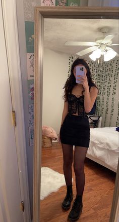 Black Skirt And Crop Top Outfit, Party Outfit Short Dress, Rock Concert Inspo Outfit, Concert Looks Night Casual, Satin Concert Outfit, Night Club Waitress Outfits, Mini Skirt Outfit Club Night, Pretty Concert Outfits, Black Dress Going Out Outfit