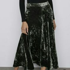 Nwt Zara Midi Skirt. Material Velvet. A-Line, Hidden Zip Closure On A Back. 74% Viscose, 26% Polyamide. Size S. Color Dark Green. Small Fabric Defect On The Inside Of The Front Panel (See Last Picture) But It Has No Effect On The Top Or Look Of The Skirt. Make Me An Offer :) Fall Party A-line Bottoms, Winter Party Bottoms With Skirted Design, Winter Party Skirted Bottoms, Zara Midi Skirt For Night Out, Zara Evening Midi Skirt, Evening Winter Flared Skirt Bottoms, Evening Flared Skirt For Winter, Evening Midi Skirt For Fall, Evening Winter Flared Skirt