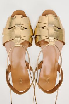 LEATHER CAGE SANDALS Spring Metallic Strappy Sandals, Metallic Strappy Sandals For Spring, Zara Gold Sandals For Spring, Gold Flat Sandals, Cage Sandals, Blazers Shoes, Zara Sandals, Zara Gold, Metallic Look