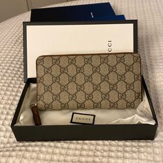 Rare Find ! New With Everything! Zip Around 12 Card Slot And A Really Well Done Wallet. I Never Used And Bought At Saks Nyc Flora Print, Bags Gucci, Red Wallet, Gucci Marmont, Card Case Wallet, Gucci Gg Marmont, Short Wallet, Gucci Wallet, Well Done