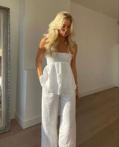 Linen Pants Outfit, Skandinavian Fashion, Europe Outfits, Outfit Inspo Summer, Italy Outfits, Euro Summer, Stockholm Style, Stockholm Fashion, Mode Inspo