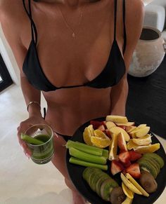 Kylie Lifestyle, Clean Eating Motivation, Tropical Place, Fitness Inspiration Body, School Food, Smell Fresh, Summer Body