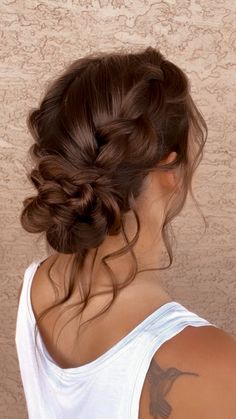 Hoco Hairstyles Dark Brown Hair, Brides Maids Hairstyles Simple, Fall Bridesmaid Hairstyles Up Dos, Bridesmaid Hair Updo Brunette, Brunette Hair Wedding Styles, Prom Hair Mid Length, Simple Prom Hair Updo, Hoco Hair Updo, Bridesmaids Hairstyles Updo