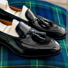 <p>Shoes+Detail</p> ++++++++++ ++++++++++++++++++++<p><strong>Upper:</strong>+High+Quality<span+style="color+:#539B00"<p>+Calf-Skin+Leather+<p> ++++++++++++++++++++++++++++++++++++++++++++++++++++++++++++++++++++++++<p><strong>Inner:</strong>+Soft+Leather+</p> ++++++++++++++++++++++++++++++++... Mens Dress Shoe, Black Tuxedos, Man Back, Tuxedo Shoes, Quality Leather Boots, Custom Design Shoes, Black Leather Loafers, Mens Black Leather, Tassel Loafers